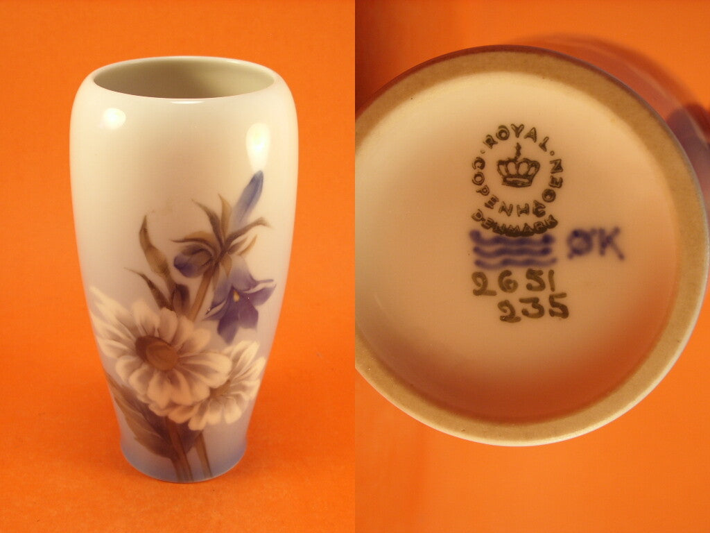 Royal Copenhagen Vaso in "Margherita e Campanula" cod 2651/235 decorazione porcellana da collezione, cm 17