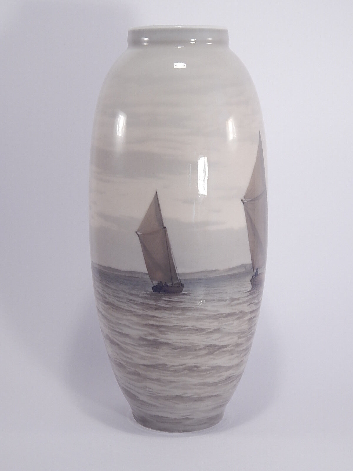 Royal Copenhagen Vaso in "Marina con Barche" cod 1452/763 porcellana pregiata, cm 36,5