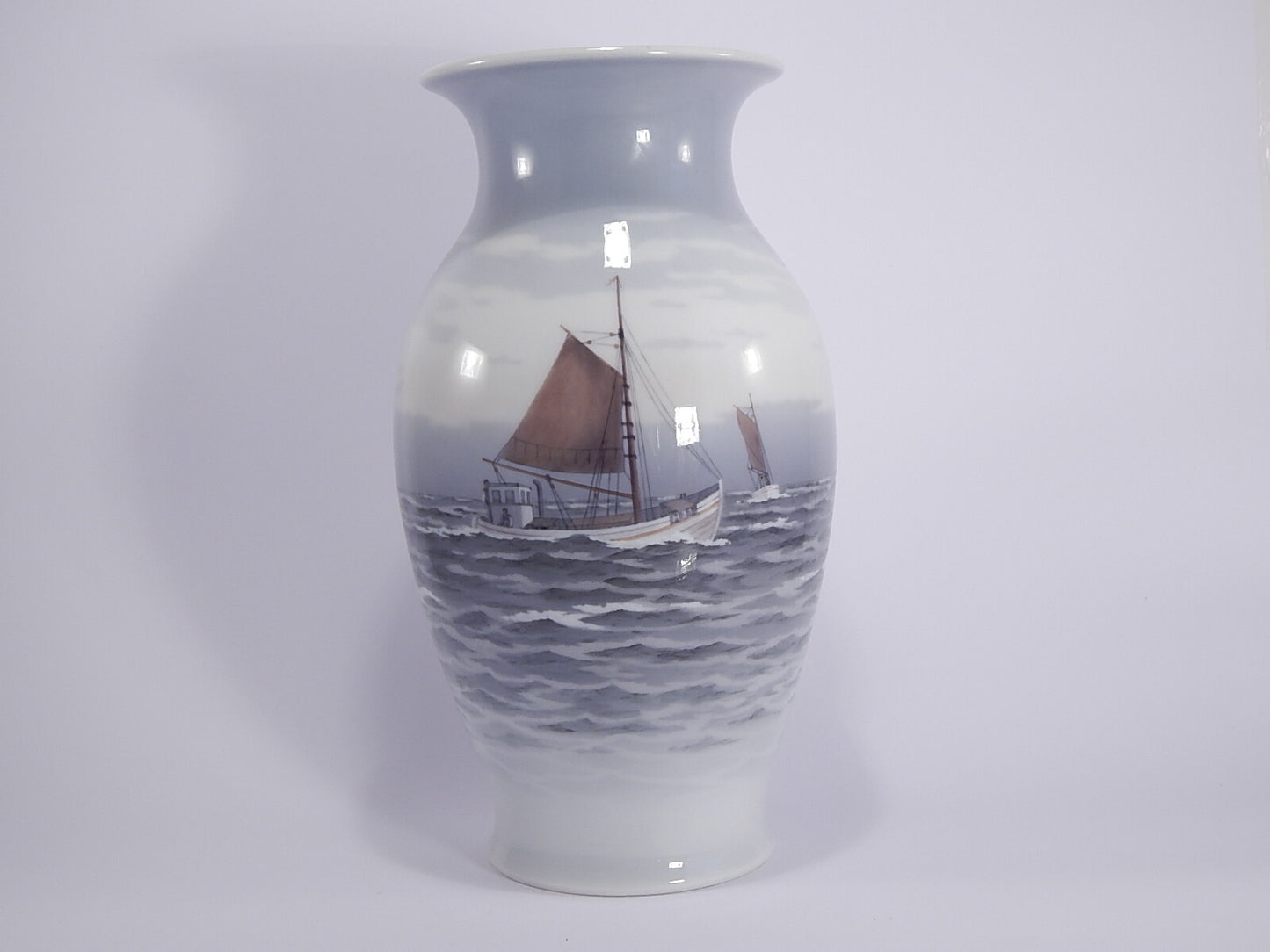 Vaso in "Marina con Barche" cod 2815/2984 Royal Copenhagen porcellana autentica, cm 33,5