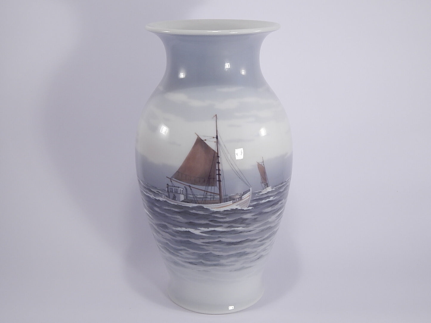 Royal Copenhagen Vaso in "Marina con Barche" cod 2815/2984 decorazione porcellana da collezione, cm 33,5