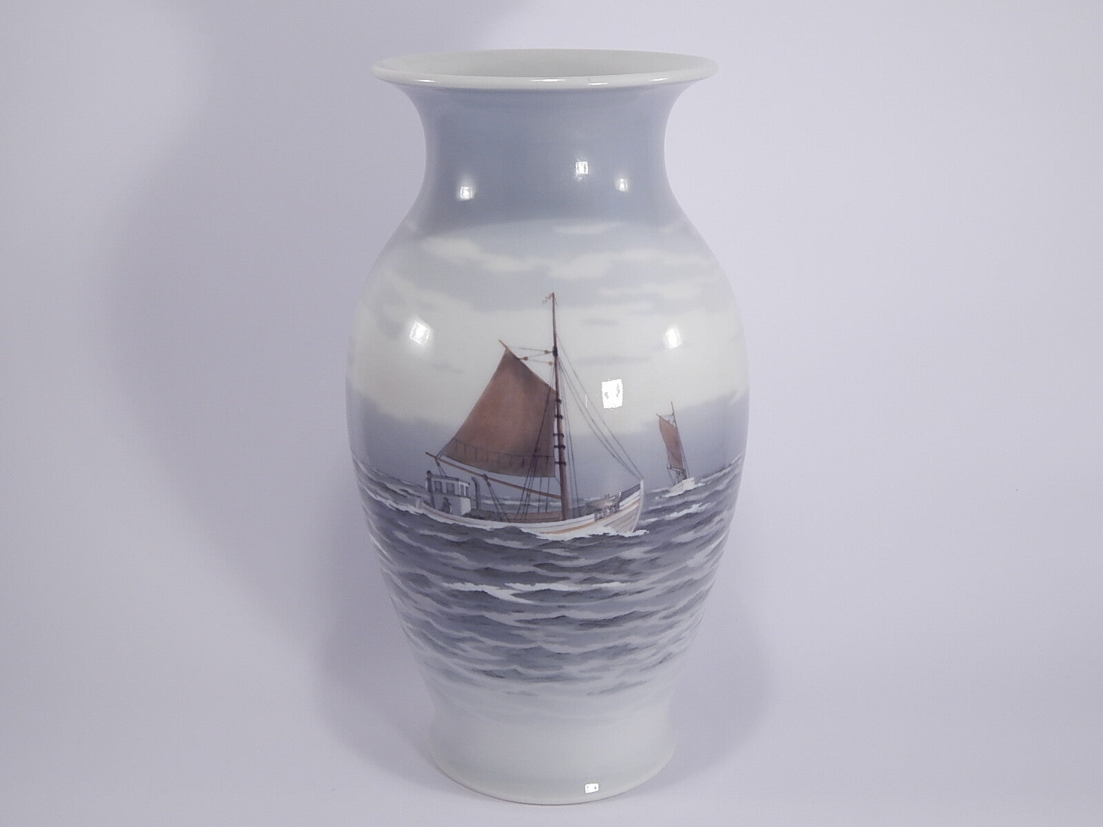 Royal Copenhagen Vaso in "Marina con Barche" cod 2815/2984 decorazione porcellana da collezione, cm 33,5