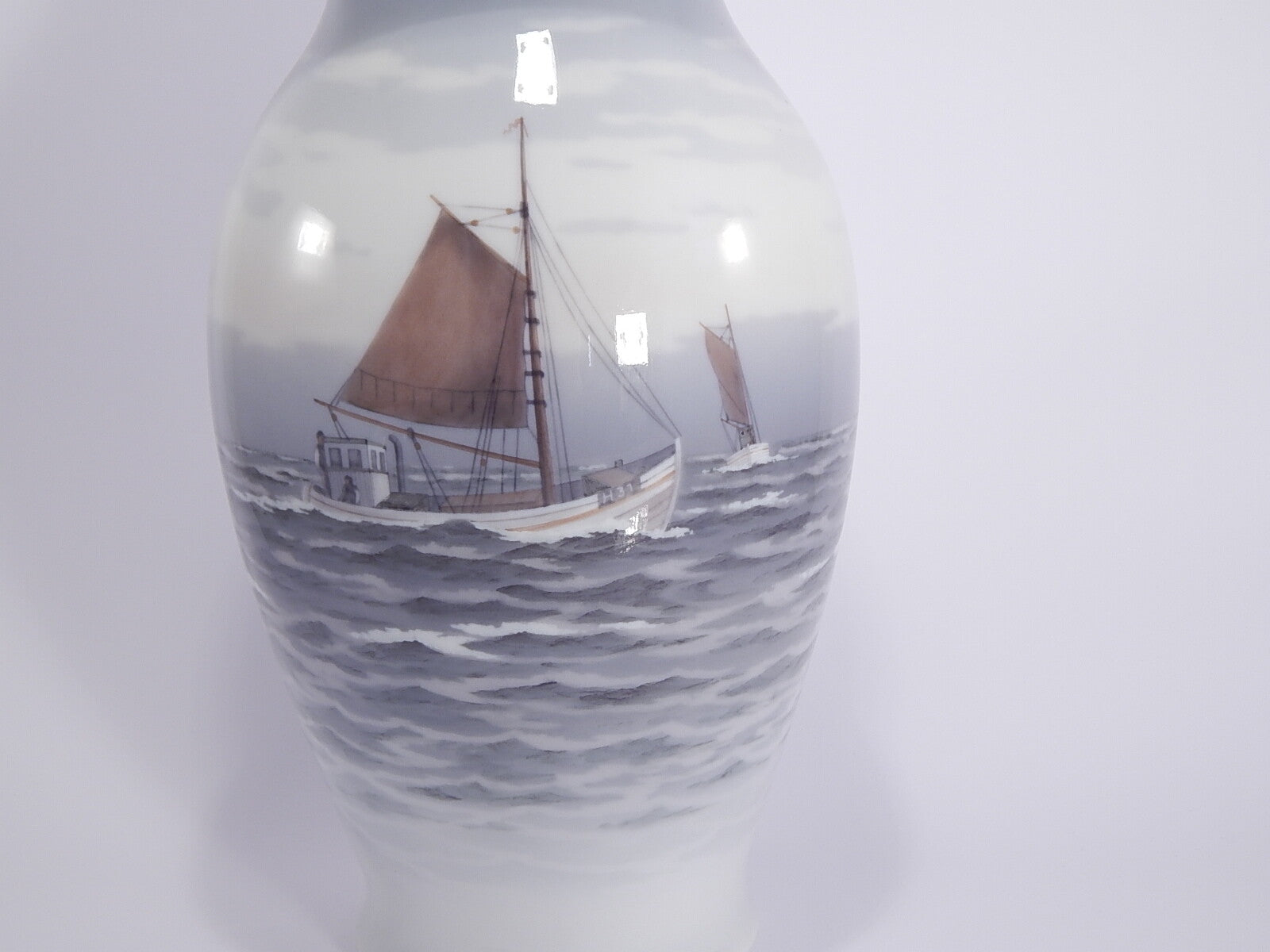 Vaso in "Marina con Barche" cod 2815/2984 porcellana pezzo da collezione, cm 33,5