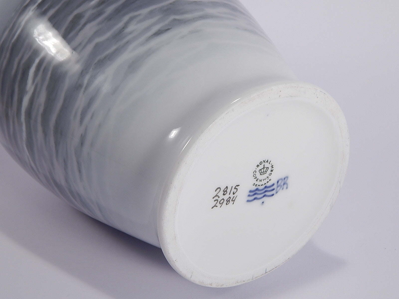 Royal Copenhagen Vaso in "Marina con Barche" cod 2815/2984 porcellana dipinta a mano, cm 33,5