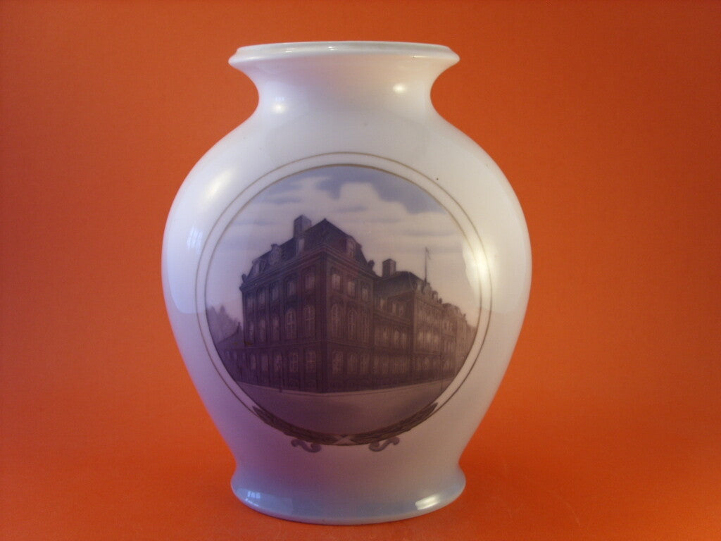 Royal Copenhagen Vaso in "Palazzo Anatra" porcellana dipinta a mano, cm 23