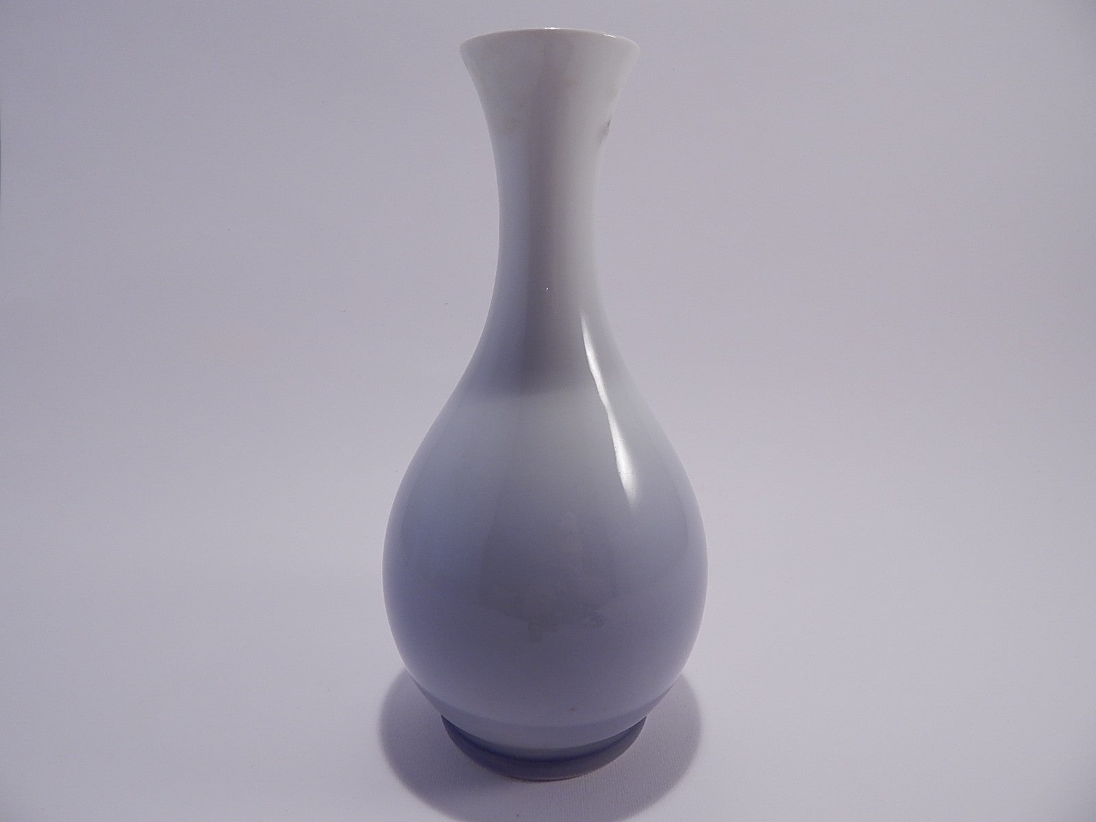 Royal Copenhagen Vaso in "Ramo con Fiori Bianchi" cod 53/51 decorazione porcellana da collezione, cm 22