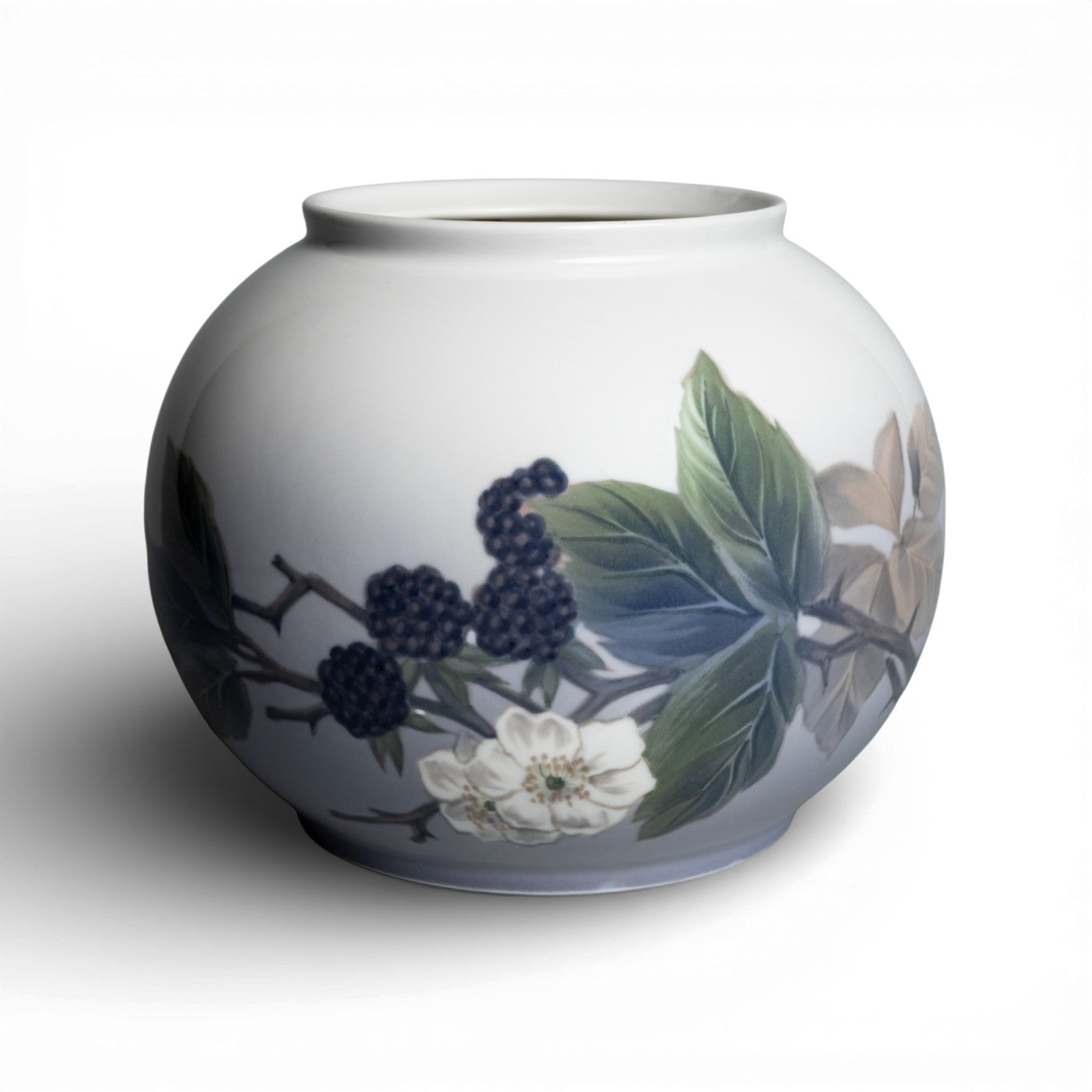 Royal Copenhagen Vaso in "Ramo di More" cod 288-42 porcellana dipinta a mano, cm 15