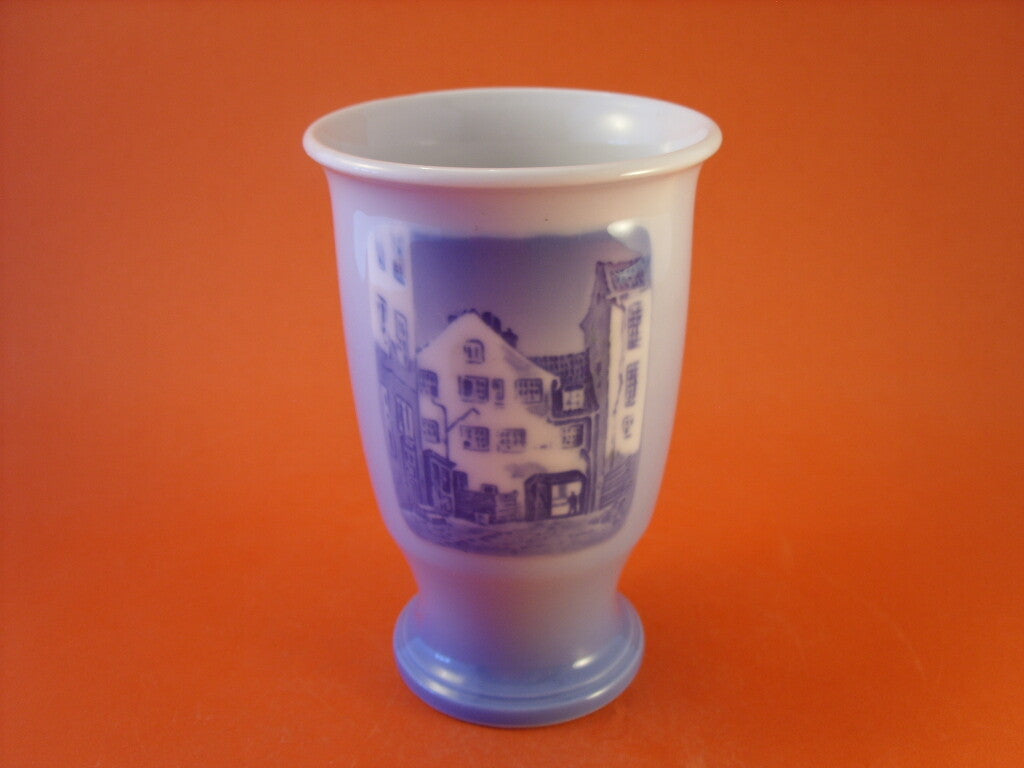 Royal Copenhagen Vaso in "Rund Skue Dag" porcellana dipinta a mano, cm 15