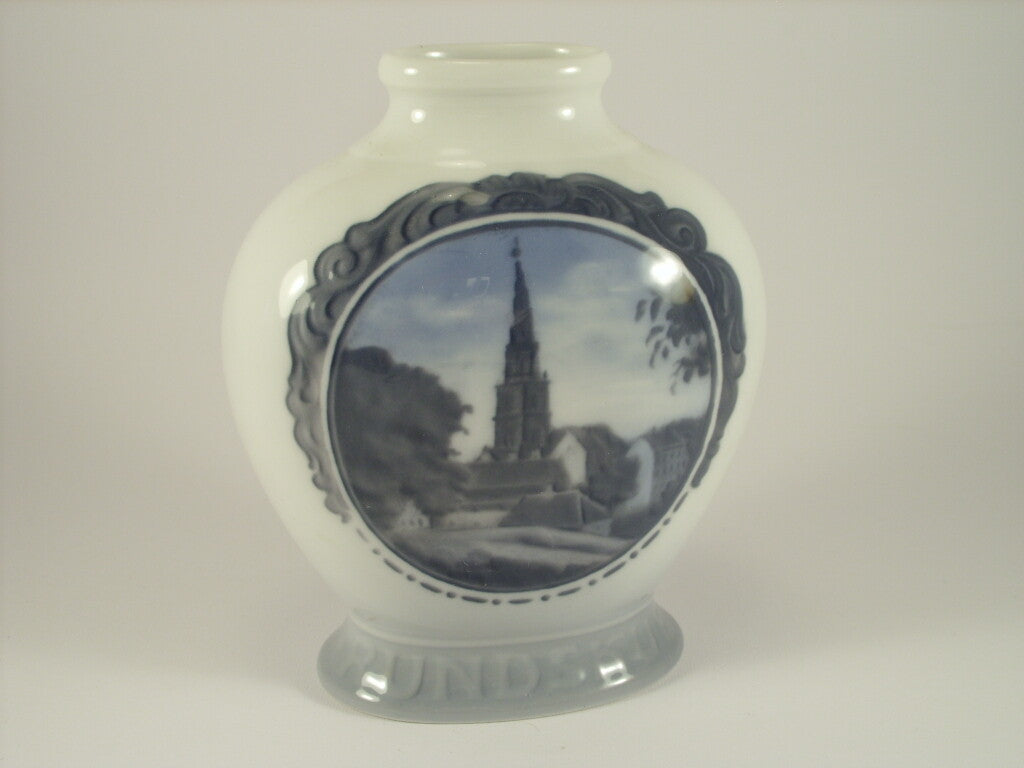 Royal Copenhagen Vaso in "Rundskuedag 1922" cod 135 porcellana dipinta a mano, cm 15