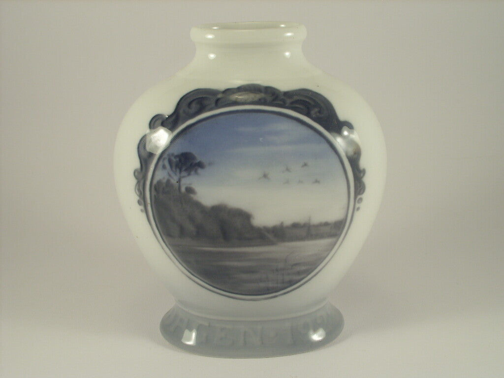 Royal Copenhagen Vaso in "Rundskuedag 1922" cod 135 decorazione porcellana da collezione, cm 15