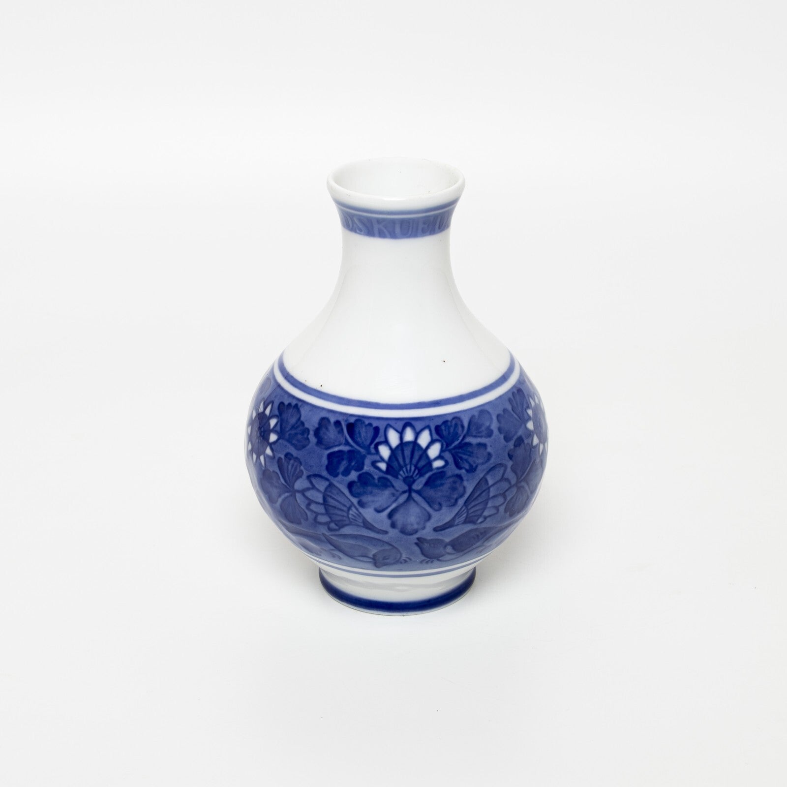 Royal Copenhagen Vaso in "Rundskuedagen " cod 213 porcellana dipinta a mano, cm 15