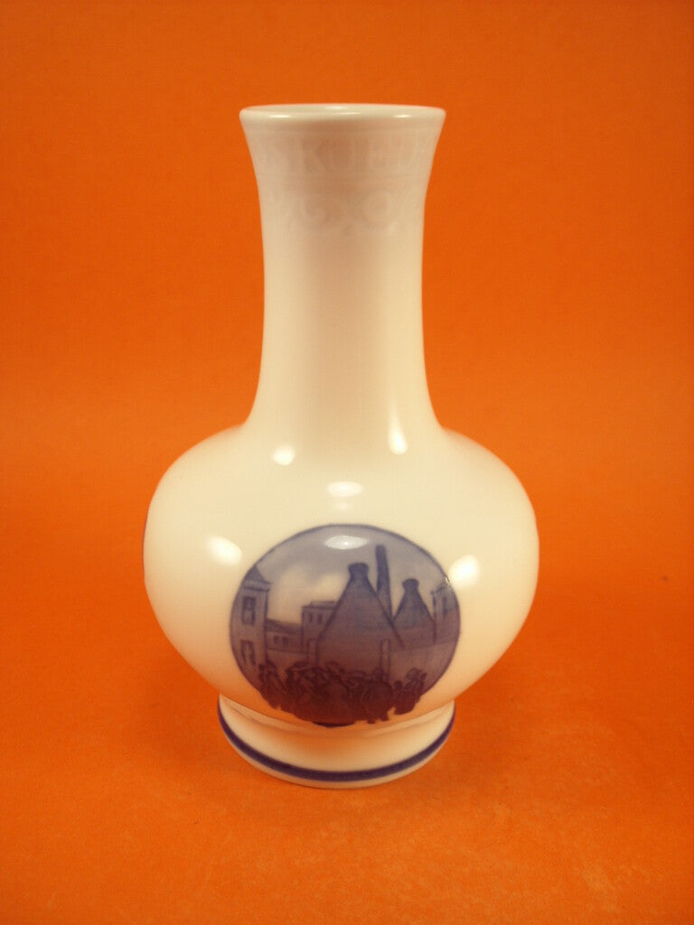 Royal Copenhagen Vaso in "Rundskuendag 1917" cod 179 decorazione porcellana da collezione, cm 16