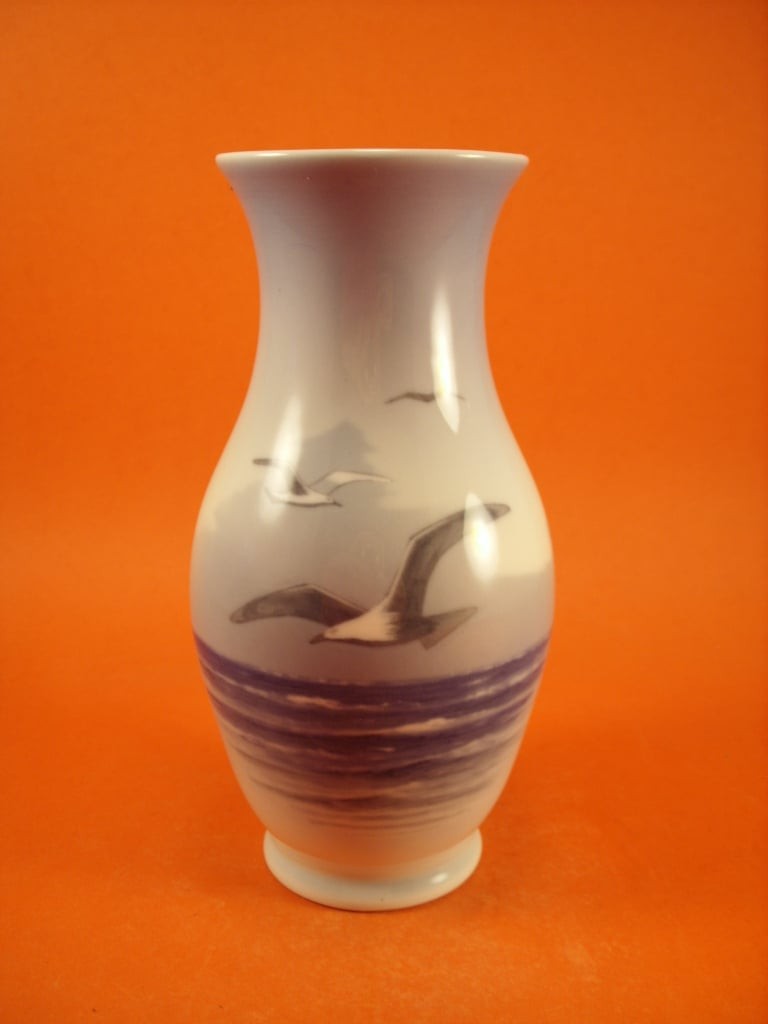 Royal Copenhagen Vaso in "Tre Gabbiani" cod 1138/2289 porcellana dipinta a mano, cm 18