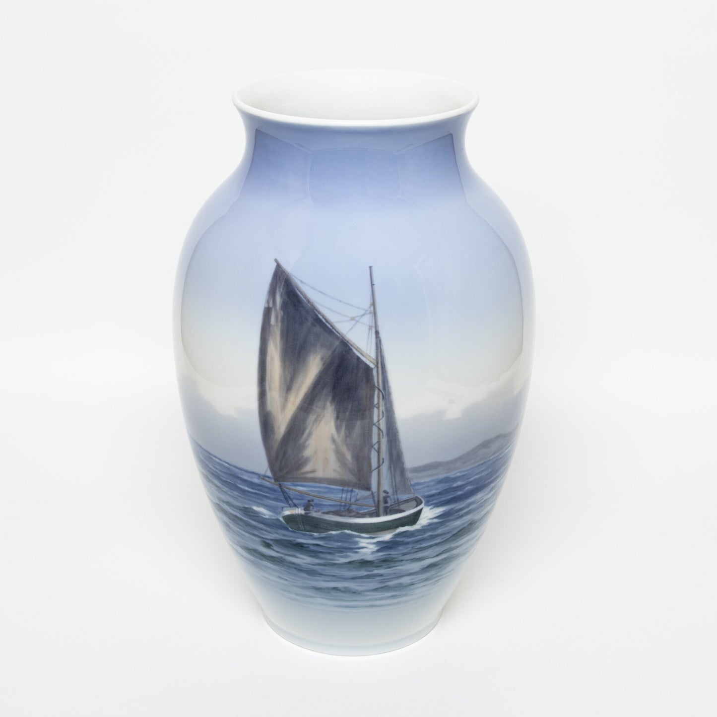 Royal Copenhagen Vaso "Marina con Barca a Vela" cod 2869/4044 porcellana dipinta a mano, cm 33
