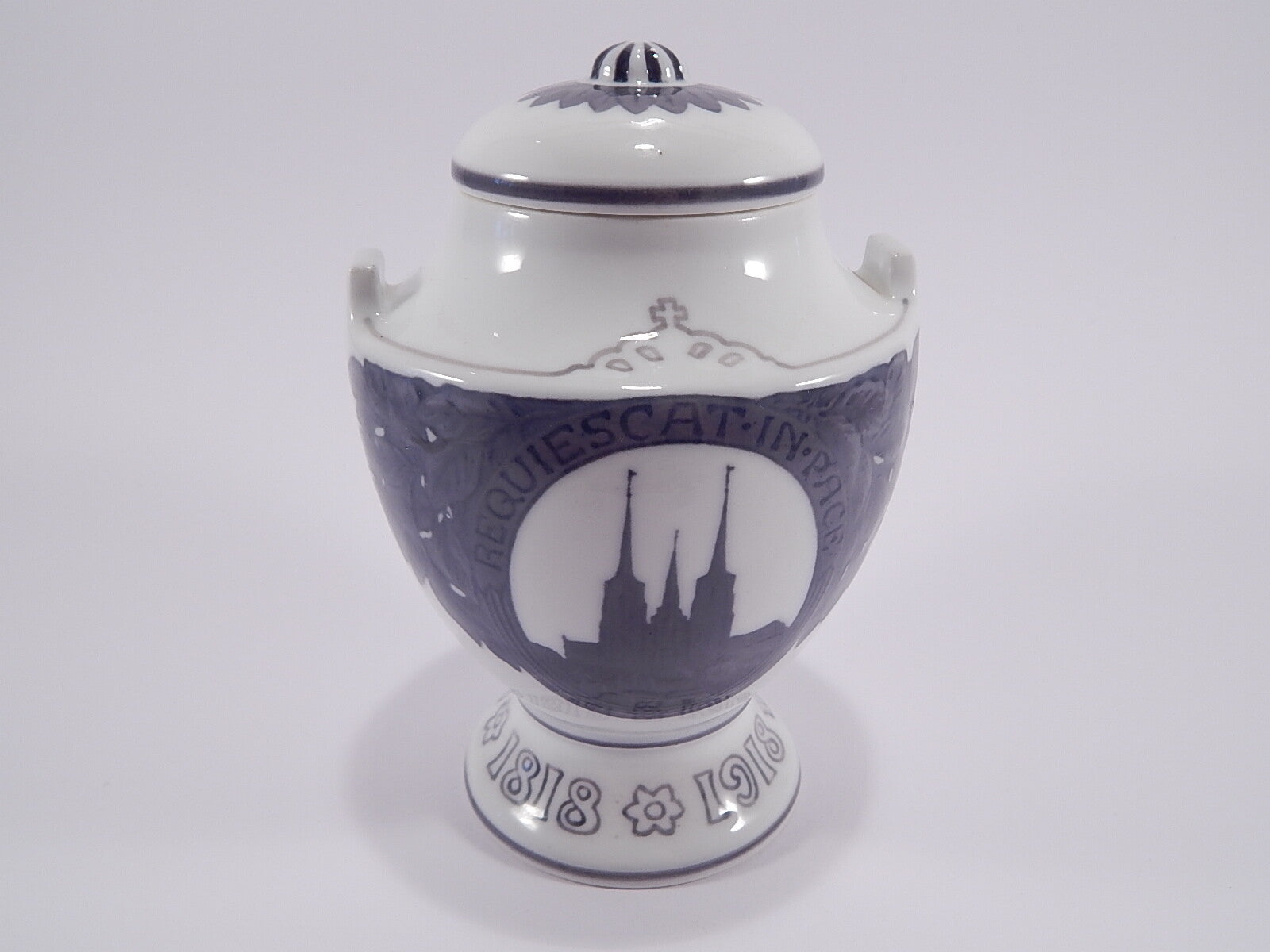 Royal Copenhagen Vaso Urna Antico "1818-1918" in cod 159 porcellana dipinta a mano, cm 19