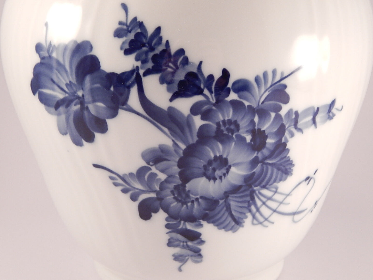 Vaso Urna "Blue Flower" in cod 10/1791 porcellana pezzo da collezione, cm 30