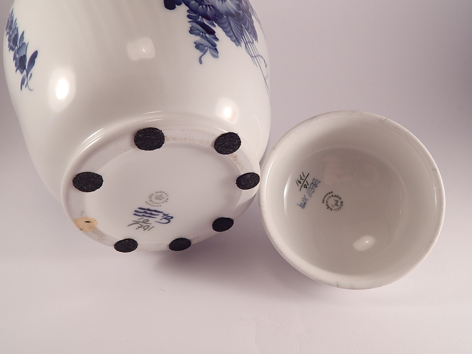 Royal Copenhagen Vaso Urna "Blue Flower" in cod 10/1791 porcellana pregiata, cm 30