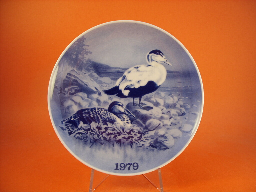 Tove Svendsen Piatto della Caccia, Edredone comune, 1979, porcellana danese