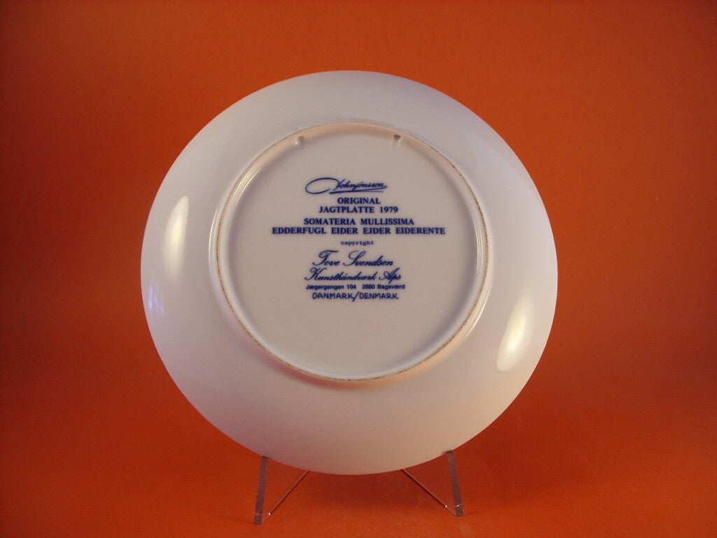 Tove Svendsen Piatto della Caccia, Edredone comune, 1979, porcellana danese - dettaglio 2