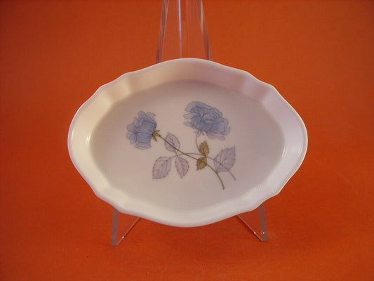 Piatto ovale Wedgwood collezione Ice Rose in porcellana inglese