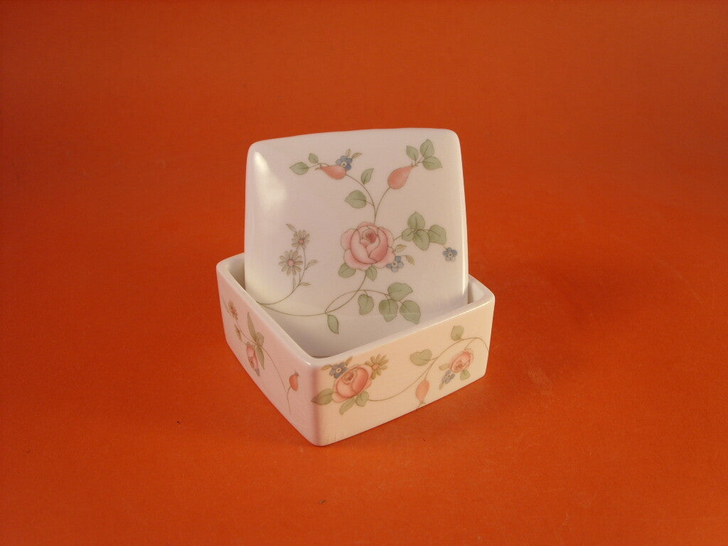 Scatola Portabombons Rosehip Wedgwood in porcellana