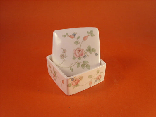 Scatola Portabombons Rosehip Wedgwood in porcellana