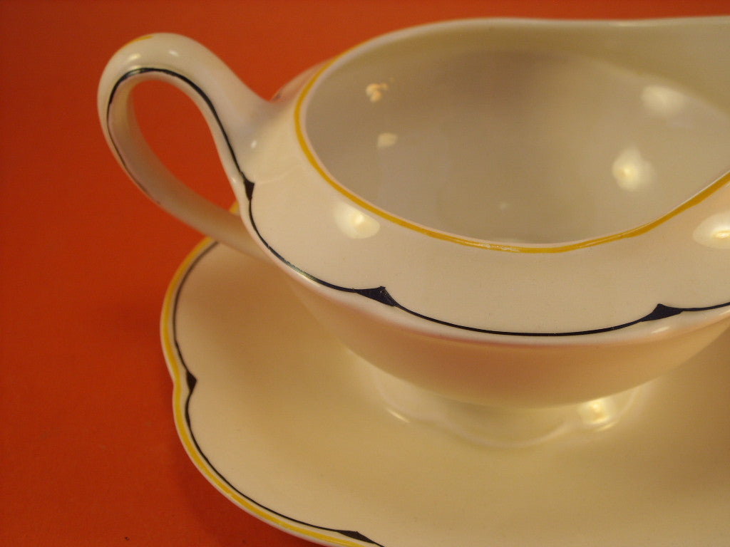 Marchio Woods Ivory Ware England sotto la base della salsiera