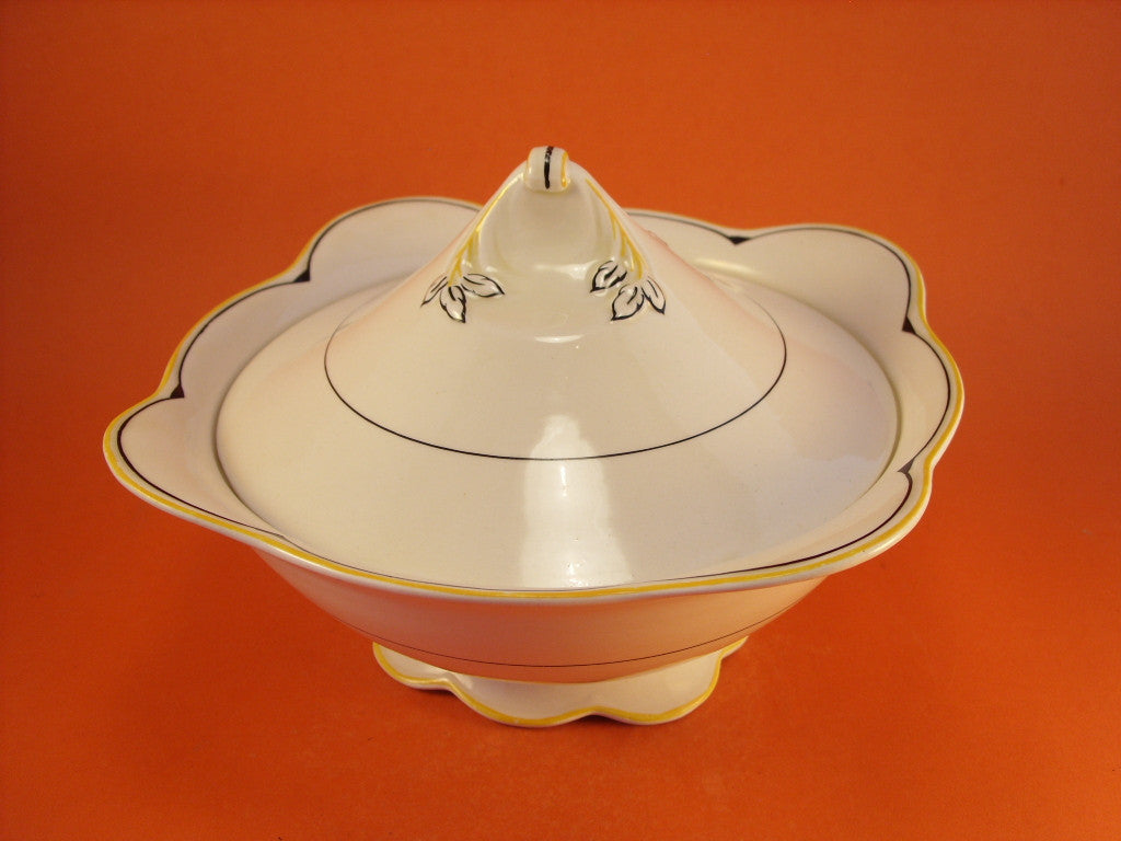 Zuppiera con coperchio Woods Ivory Ware Art Déco in ceramica inglese, alta 16 cm