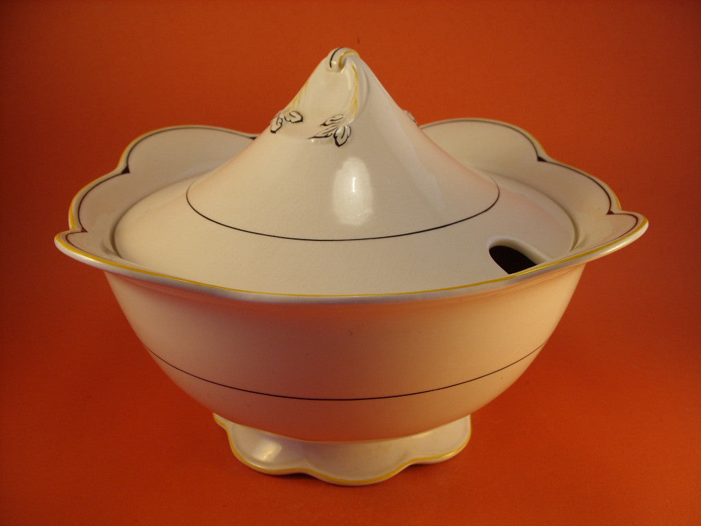 Zuppiera grande Woods Ivory Ware Art Déco in ceramica inglese, alta 23 cm col coperchio