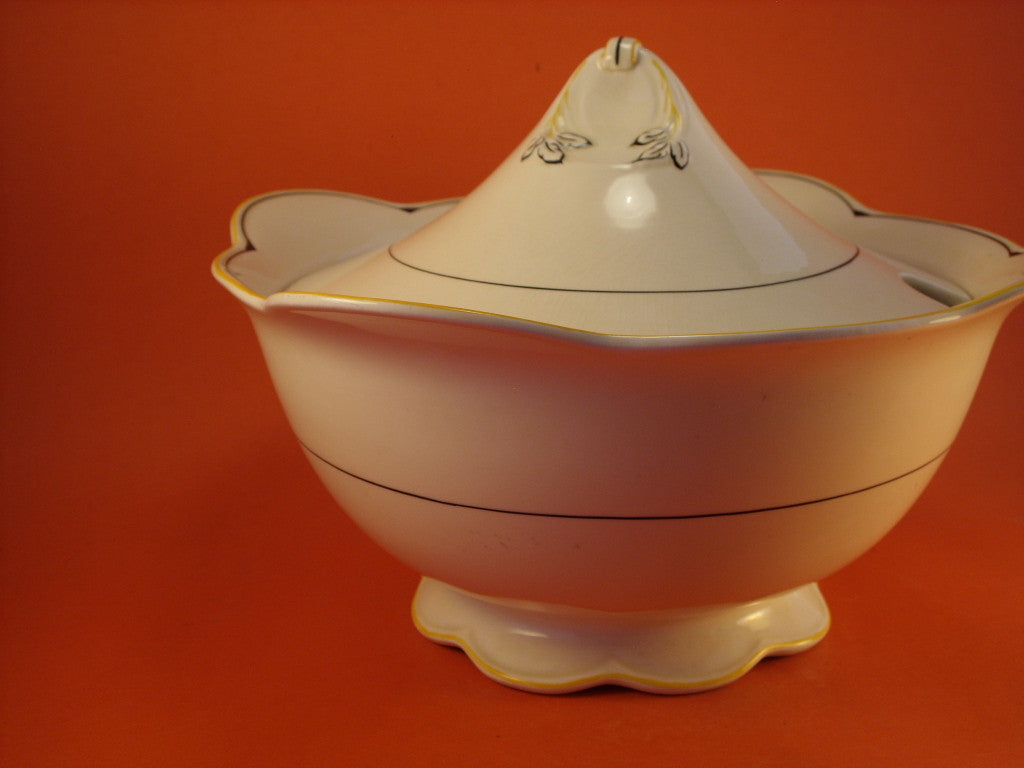 Marchio Woods Ivory Ware England sotto la base della zuppiera grande