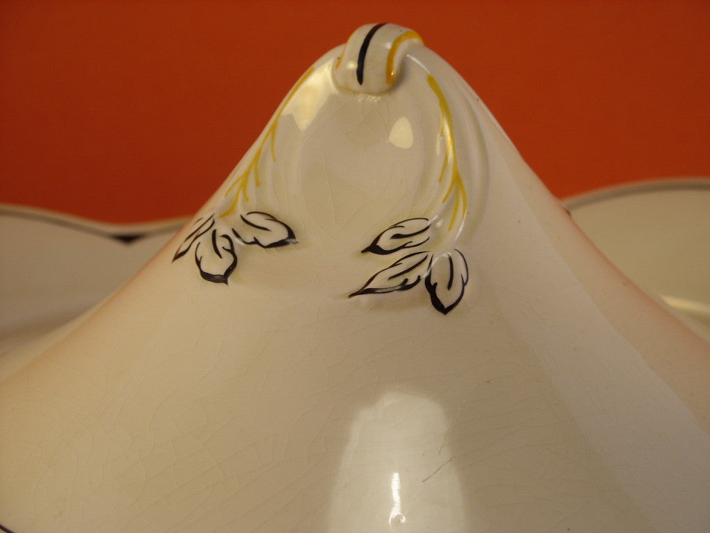 Presa e profilo della zuppiera grande in ceramica inglese Art Déco